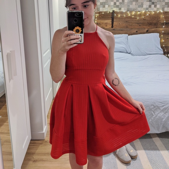 Textured red summer dress - Picture 2 of 3